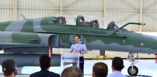 FAB recebe caça F5-M modernizado pela Embraer