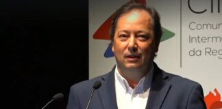 Escritor Adélio Amaro recebe homenagem de renomada Academia