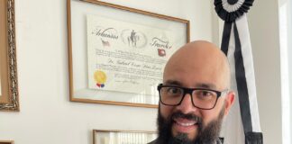 Universidade americana entrega título inédito ao ex-jogador sérvio Dejan Petkovic, que jogou no Flamengo