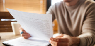 Funcionário da diplomacia portuguesa no Brasil cria paródia em tom de protesto contra o valor dos salários pagos à classe no país