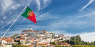 Autobiografia de ficção conta a história de amor entre um português e uma brasileira