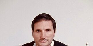 Português, Alexandre Mendes é candidato a deputado estadual no Brasil e quer valorizar a imagem da sua terra natal no Espírito Santo