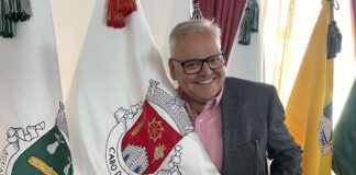 Editora portuguesa e norte-americana lançam, em conjunto, coletânea de poetas açorianos