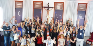 Fora dos palcos, autores participantes avaliaram primeiro Fliparacatu