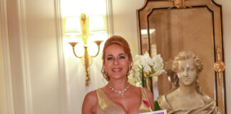 Luso-brasileira, Sónia Crisóstomo recebeu comenda em Paris