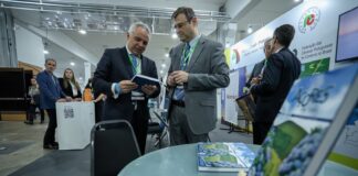 Autoridades portuguesas estiveram na FIN Brasil durante lançamento de livro sobre os Açores