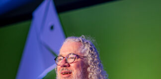 Idealizador e curador do Fliparacatu, Afonso Borges lançou livro de contos e poemas durante o evento