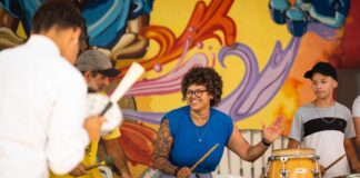 Instrumentista brasileira atua em Inglaterra sob o tema ‘Vem Ser Fã de Mulheres Negras’