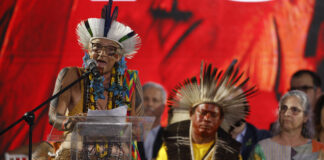 Lula é criticado por líder indígena durante evento no Rio de Janeiro