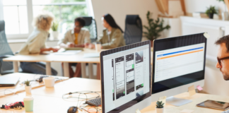 Funcionários diplomáticos em protesto por problemas salariais no Brasil