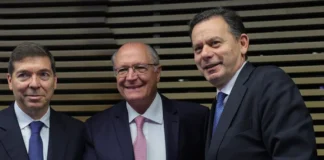 Brasil: Cooperação económica motivou reunião entre Montenegro e o presidente da Embraer em São Paulo