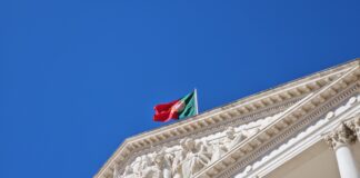 “Moção de confiança” será debatida e votada na terça-feira no parlamento português