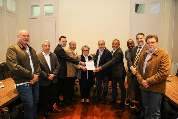 Documento foi assinado na prefeitura e reuniu várias autoridades, entre elas a cônsul. Foto divulgaçãoPMP