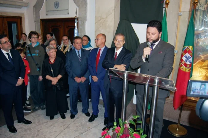 Viúva de António dos Ramos, acompanhada de familiares, no Hall Monumental Comendador António dos Ramos. Foto Odair Sene
