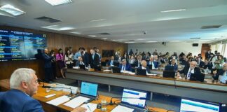 Senado brasileiro aprova fim da reeleição para presidente da República, governadores e prefeitos