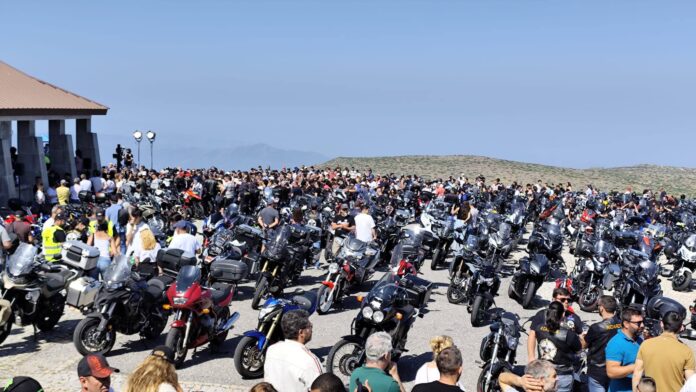 No alto da Serra da Estrela, o restaurante A Torre recebeu motociclistas e visitantes durante a IV Bênção das Motos, um dos eventos de verão que movimentam a região. Foto divulgação