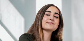 Voz luso-americana, que conquistou Portugal, quer inspirar o mundo