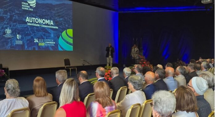 Conselheiros e delegados da diáspora participaram, no Funchal, de encontros que debateram desde reformas eleitorais até propostas para ampliar investimentos na ilha. Foto divulgação