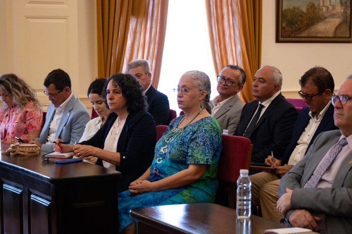 Encontro na Câmara do Funchal reuniu conselheiros das comunidades madeirenses. Foto divulgação