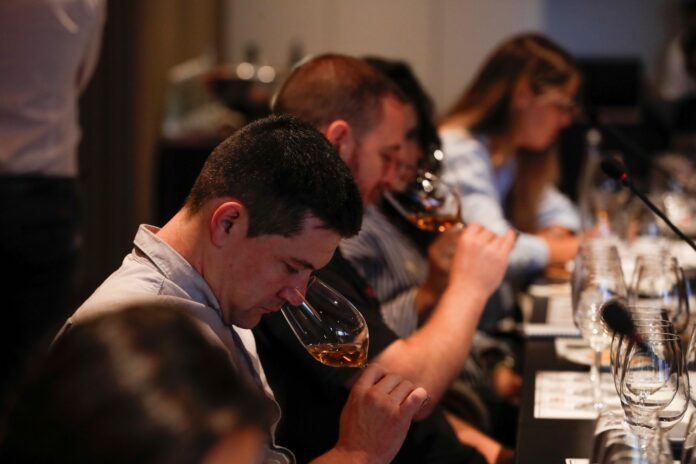 Carlos Soares explicará os diferentes estilos de vinho do Porto em provas durante as aulas. Foto divulgaçãoIVDP
