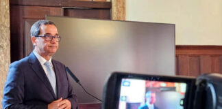 Parlamento português aprova teste de voto eletrónico para emigrantes