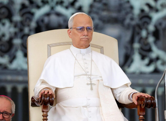 O Papa Leão XIV institui 39 catequistas leigos de 16 países durante missa no Vaticano, em 28 de setembro de 2025. Foto LusaEPA
