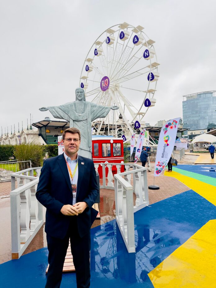 O secretário de Turismo do Rio, Gustavo Tutuca, durante a FIT América Latina, em Buenos Aires. Foto divulgaçãoSetur-RJ