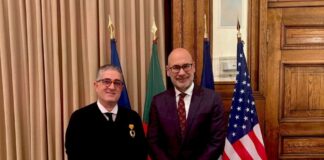 Coordenador do Ensino de Português nos EUA é condecorado pelo Estado Português