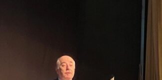 Norberto Aguiar distinguido com o Prémio Portugalidade durante a “Gala do Jornal Audiência”