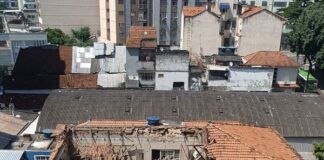 Rio de Janeiro: Parte do telhado de tradicional clube português desabou na manhã desta segunda-feira sem causar vítimas