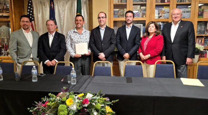 1-Mesa de Honra na sessão de apresentação da obra na Casa dos Açores de Hilmar (1)