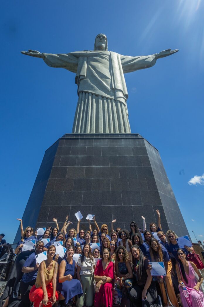 Participantes recebem certificação após curso de empreendedorismo realizado no Rio de Janeiro. Foto divulgaçãoSantuário Cristo Redentor