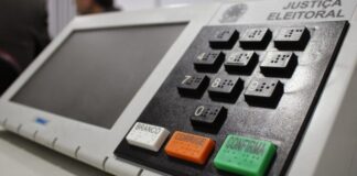 Eleitores brasileiros têm até 6 de maio para regularizar título e atualizar dados para as eleições deste ano