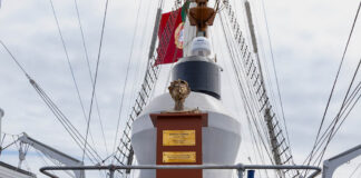 Navio-escola Sagres transporta busto de Luís de Camões para Washington