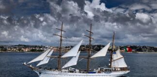 NRP Sagres despede-se de Lisboa com saudação histórica no Tejo antes de missão diplomática nos Estados Unidos