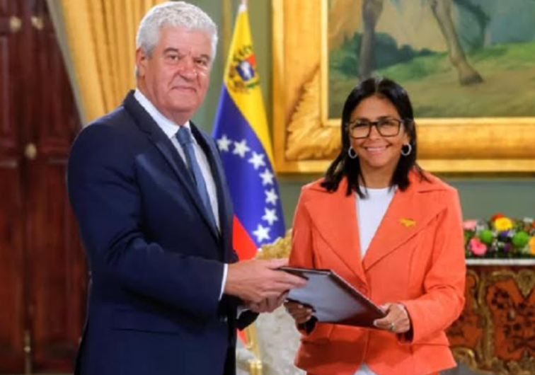 Caracas e Lisboa reforçam relações bilaterais após entrega de Cartas Credenciais do Embaixador Frederico Silva no Palácio de Miraflores