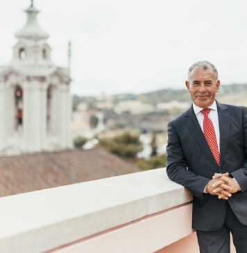 Emídio Sousa visita comunidade portuguesa na Arábia Saudita