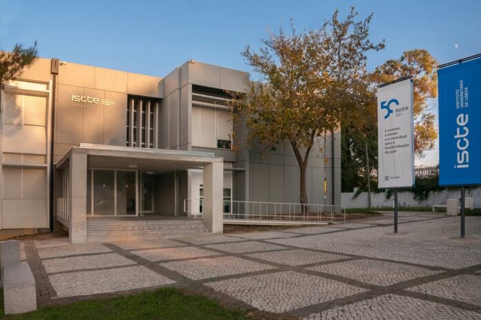 Edifício I, novembro de 2021. EntradaFotografia dde Hugo Alexandre Cruz