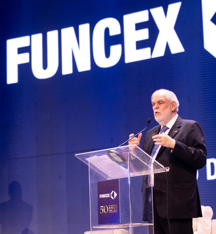 FUNCEX-136-696x753