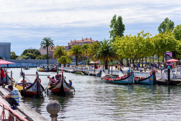 Moliceiros-em-Aveiro-1536x1025