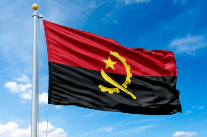 bandeira-nacional-de-angola-agitar-se-no-mastro-contra-o-ceu-azul-scaled-e1760638111841-850x565-1