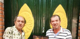 Portugal: Cantor popular Augusto Canário entrega quadro comemorativo dos 10 anos dos “Amigos de Bois d’Arcy” à “Fundação Santoinho”