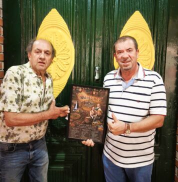 Portugal: Cantor popular Augusto Canário entrega quadro comemorativo dos 10 anos dos “Amigos de Bois d’Arcy” à “Fundação Santoinho”