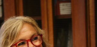 “Enquanto houver uma mulher que viva com medo dentro da sua própria casa, a democracia estará incompleta”