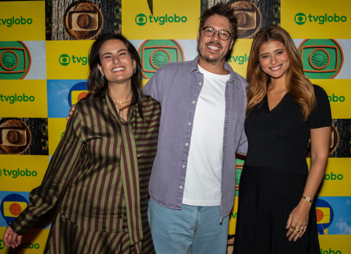Úrsula Corona (esq.), Fábio Porchat e Isadora Cruz apresentaram evento da Globo no Goethe-Institut, em Lisboa. Foto: Carlos Pimentel